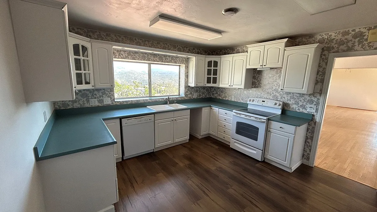 Building Photo - 2510 Summit Dr