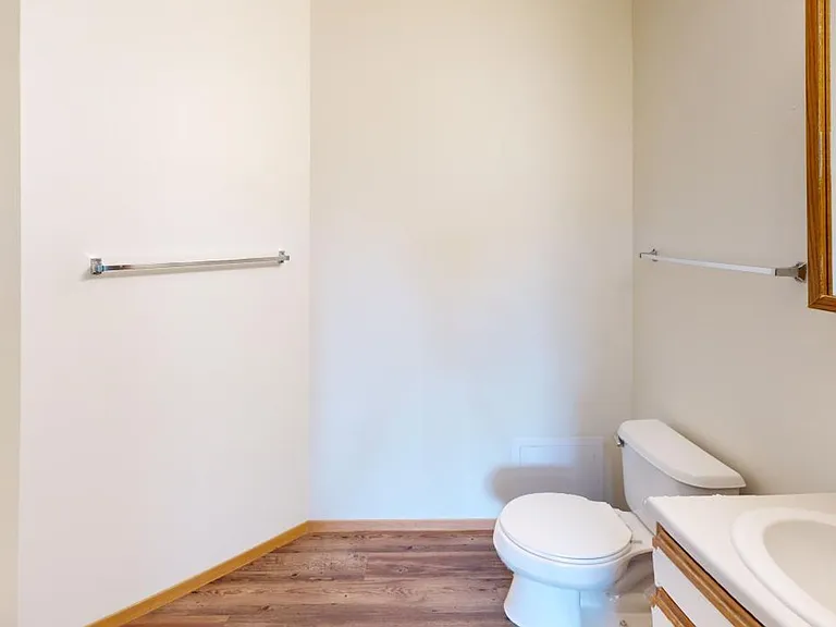 Dakota E & W Apartments — Photo 71