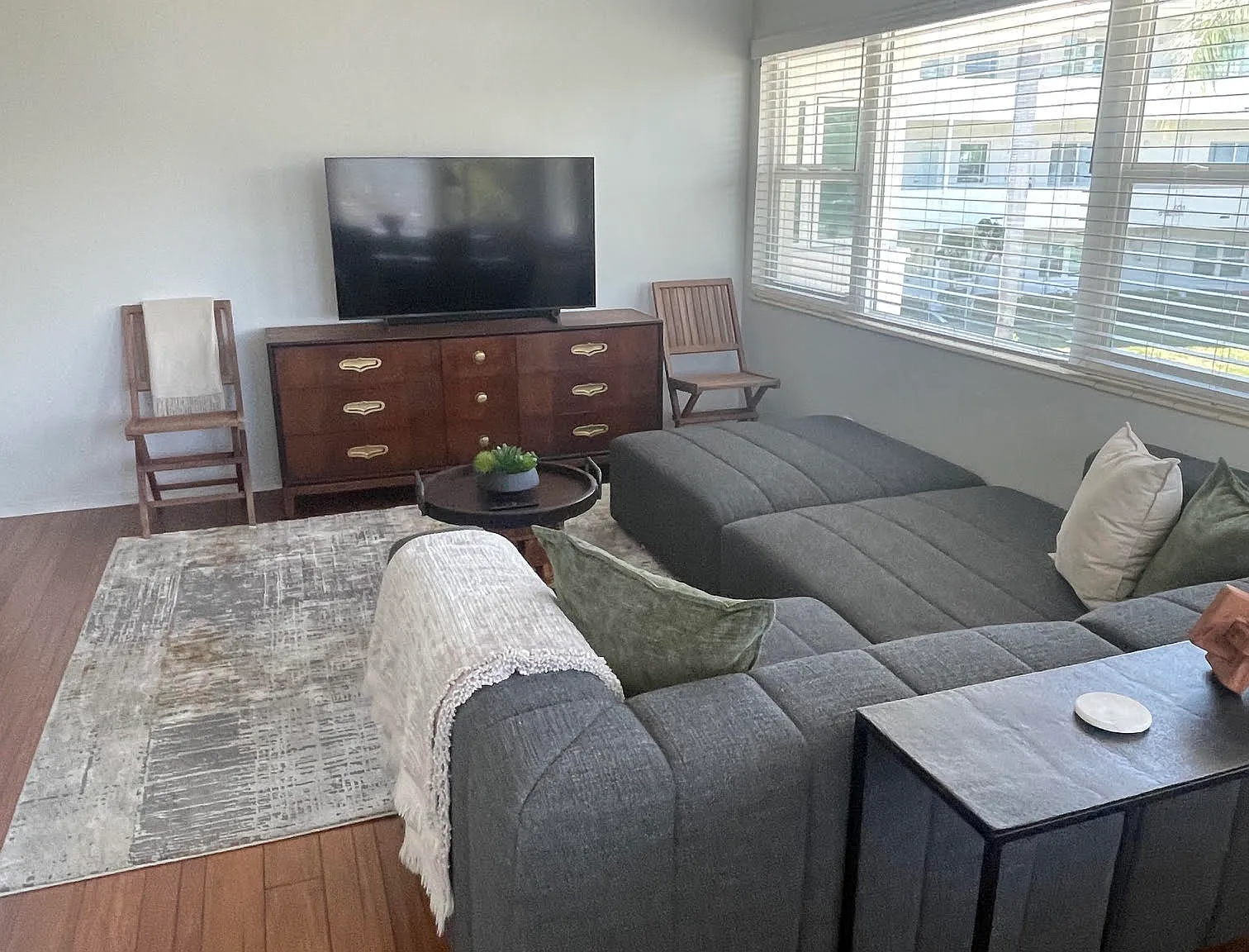 2 bed, 900 sqft, $2,000 — Photo 3