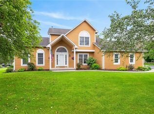 7 Cassandra Cir, Churchville, NY 14428