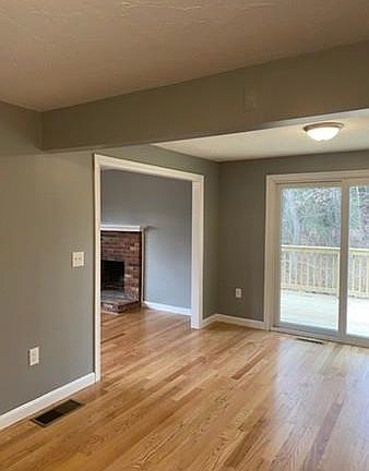 3rd image of 15 Edwards St Unit 15