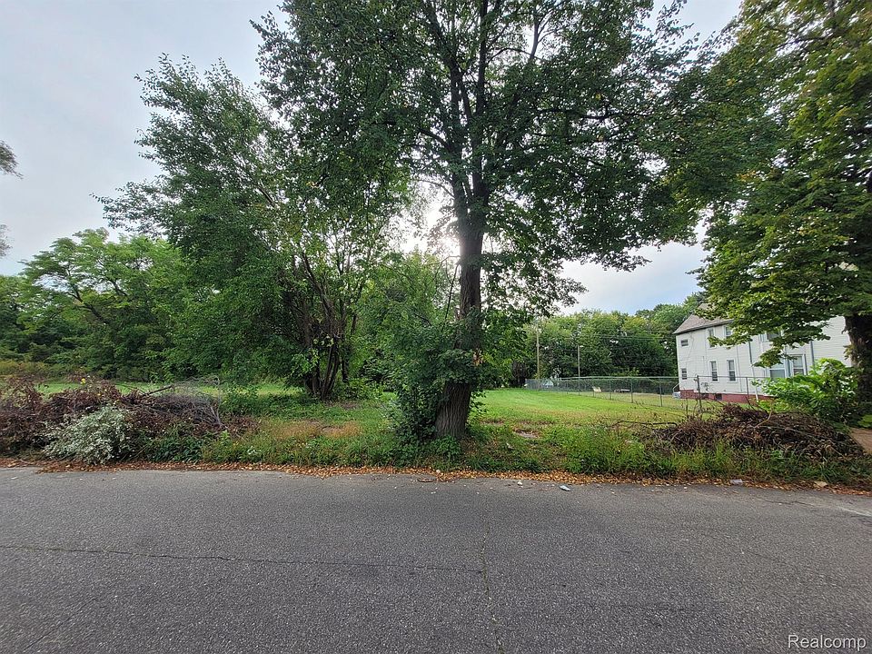 2nd image of 2525 Meldrum St