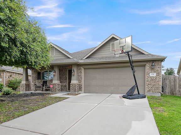 2nd image of 676 Oak Circle Dr E