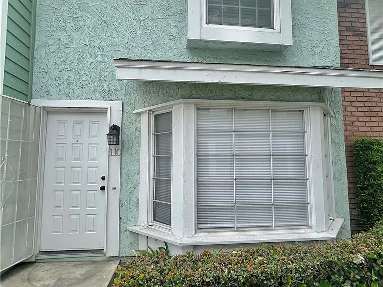 5640 Riverside Dr #110 — Photo 1