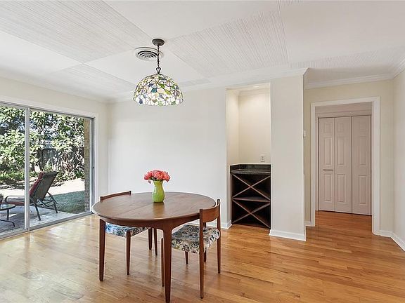 5th image of 315 Jewel St