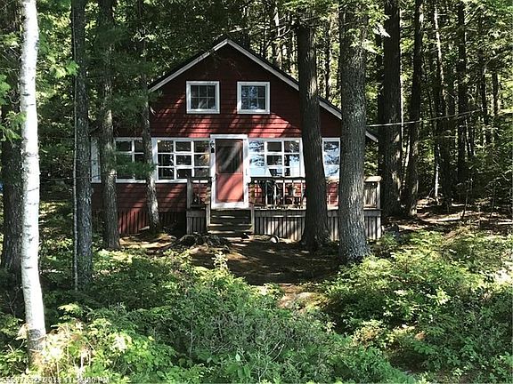 A cozy cottage on a private lot.  A perfect getaway!