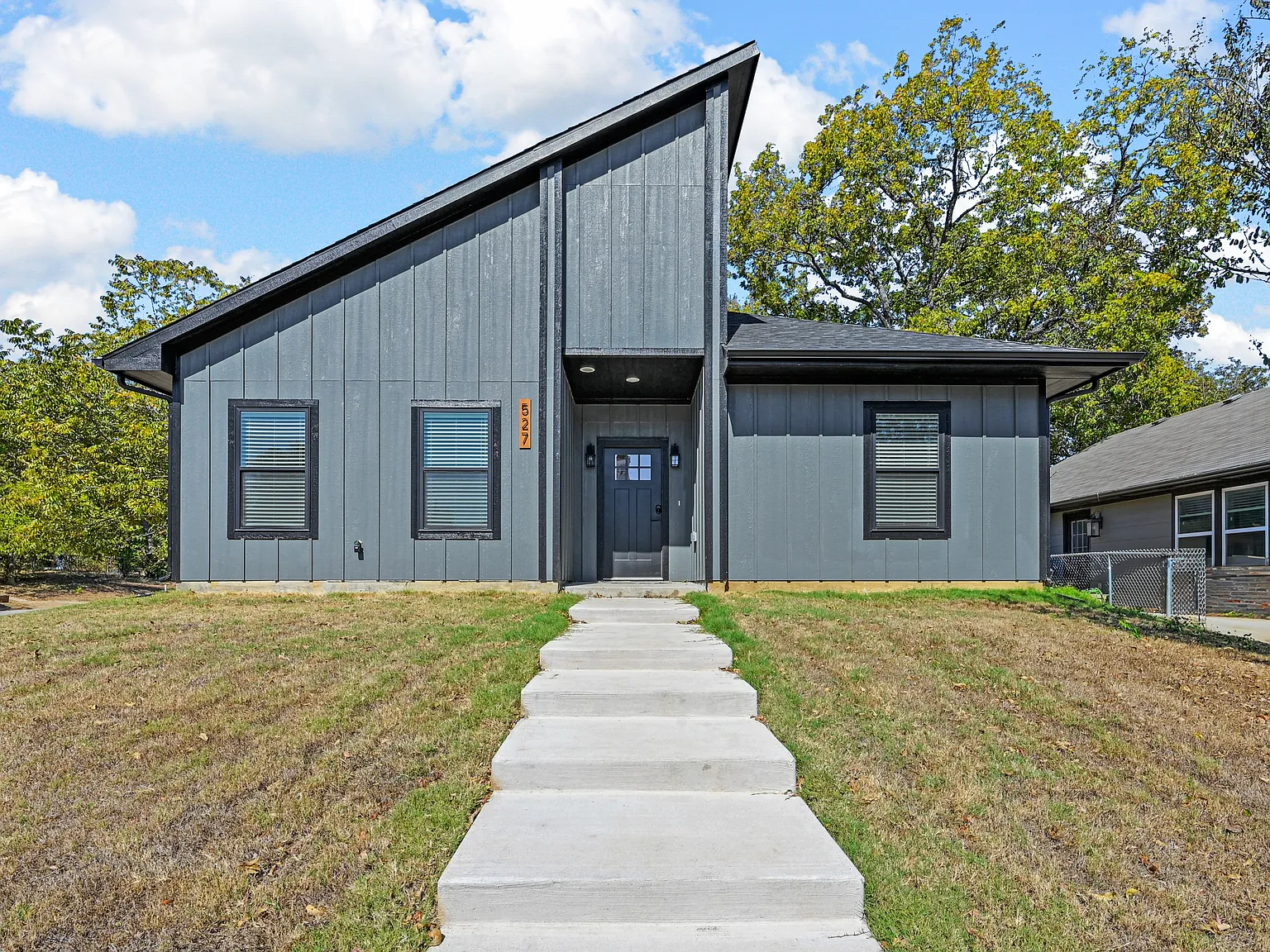 527 West Walker Street, Denison TX 7502 — Photo 1