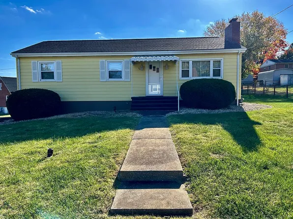 2510 N Sharlaine Dr, Staunton, VA 24401