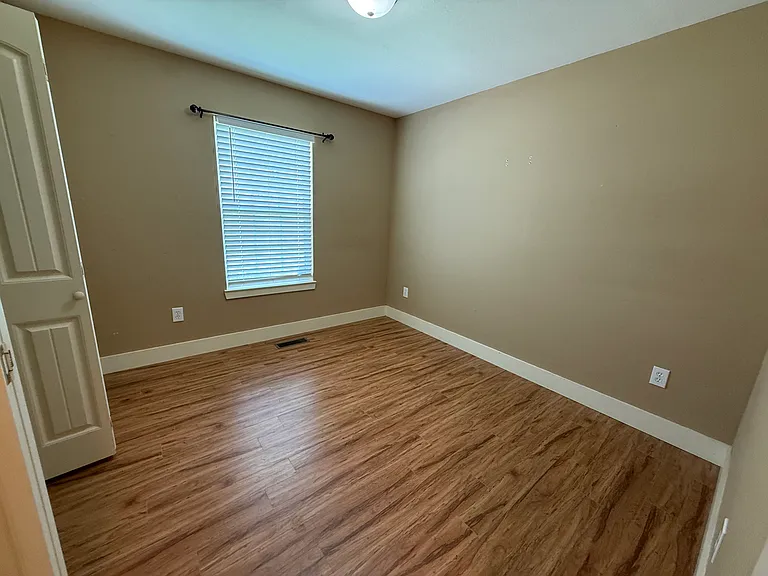 1403 Louise St NE — Photo 7