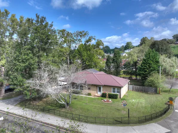 133 E Market St, Mc Caysville, GA 30555
