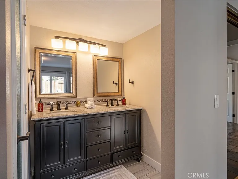 409 W Sierra Dr — Photo 10