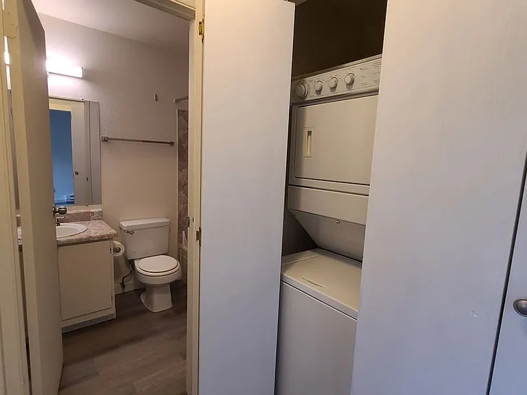15015 Shoreline Apartments — Photo 34