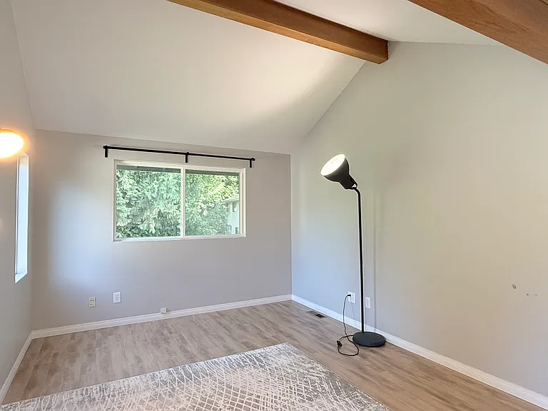 18913 SE 44th Pl — Photo 10