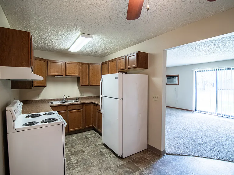 Eastbrook Apartments — Photo 7