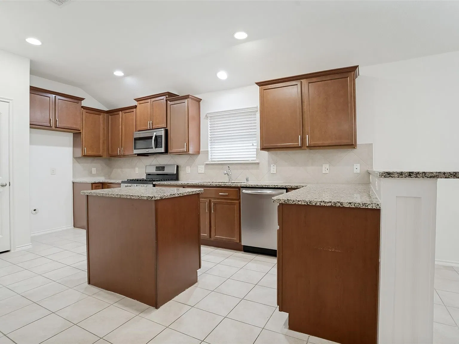 3 bed, 1532 sqft, $2,199 — Photo 2