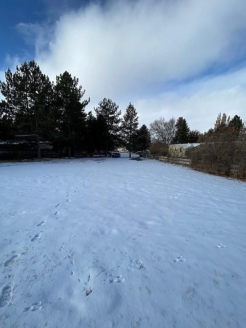 2nd image of 596 E Coachman Cir