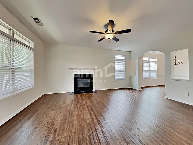 826 Durham Ct — Photo 9
