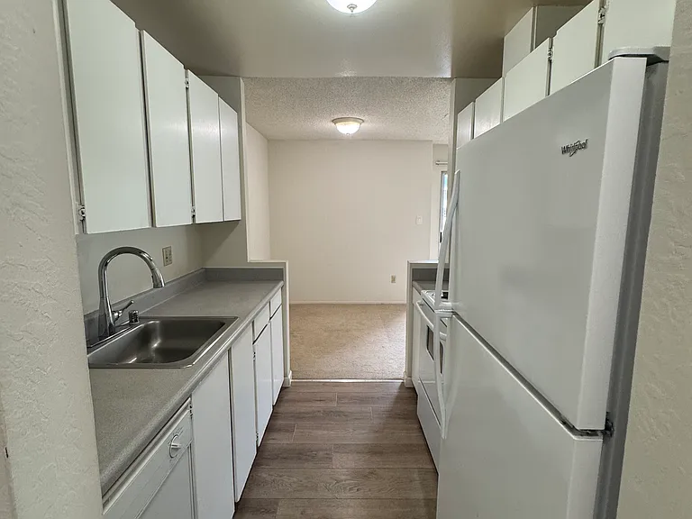 401 Stannage Ave #18 — Photo 2