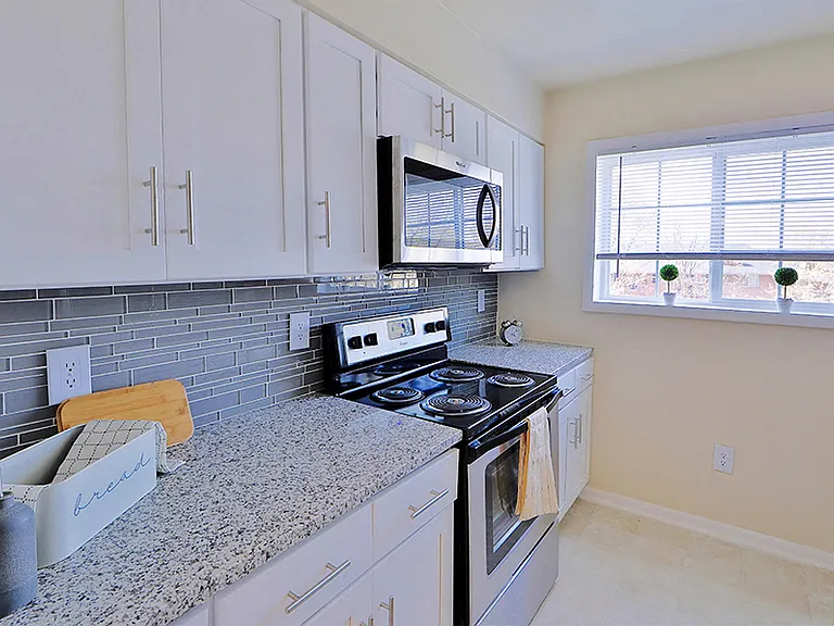 Mount Vernon Square Apartment Homes — Photo 1
