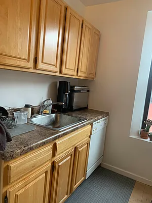 Rented by M.Grossman R.E. Management | media 20