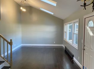 10 Berry Ct, Huntington Station, NY 11746