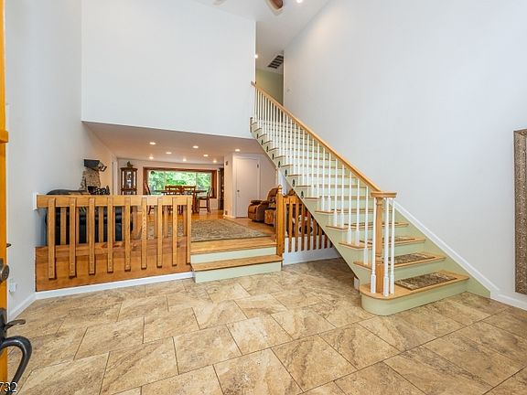 4th image of 89 Moraine Rd