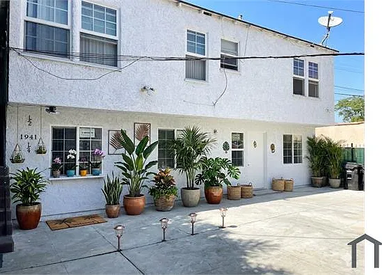 1941 1/2 Hauser Blvd — Photo 2
