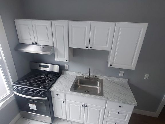 2nd image of 108 Greenwood St #2R
