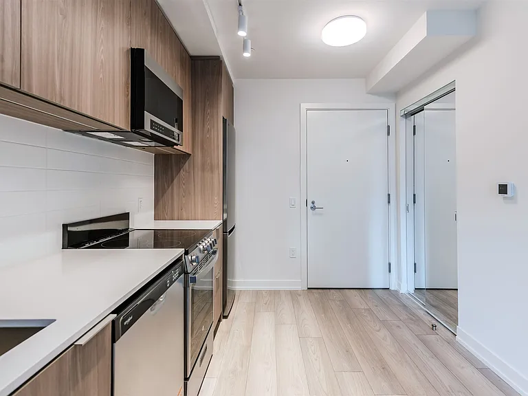 223 Redpath Ave — Photo 144