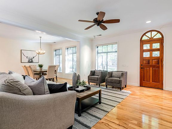 5th image of 255 Daniel Burnham Sq #Townhouse 255