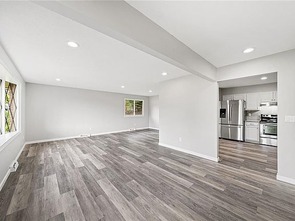 2nd image of 9475 Chesapeake Dr