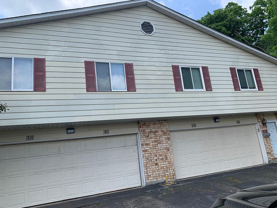 right garage is for this condo