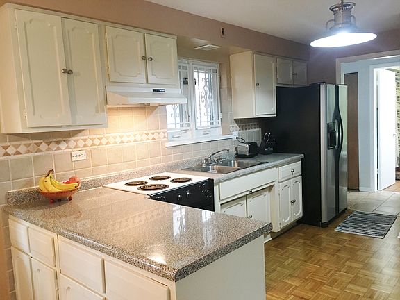 5th image of 1125 W Lunt Ave APT 301