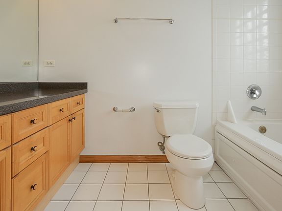 4th image of 2743 N Southport Ave #2N