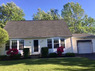 32 Middlesex Rd, Orchard Park, NY 14127