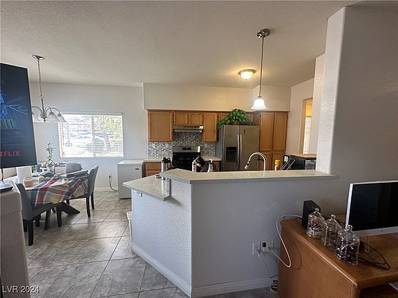 3rd image of 1050 E Cactus Ave Unit 1058