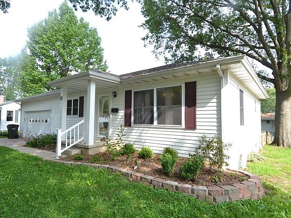 3rd image of 71 Manor Crest Dr