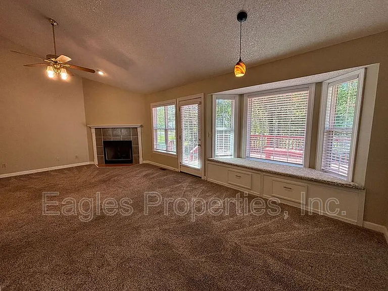 216 Waters Cir — Photo 8