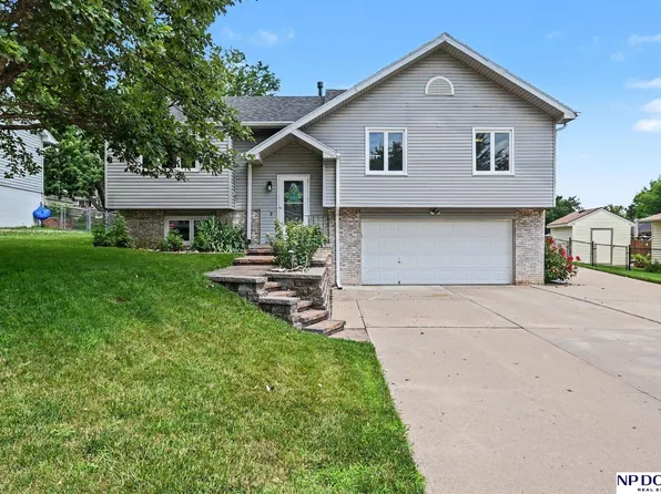 4930 Logan Ln, Omaha, NE 68157