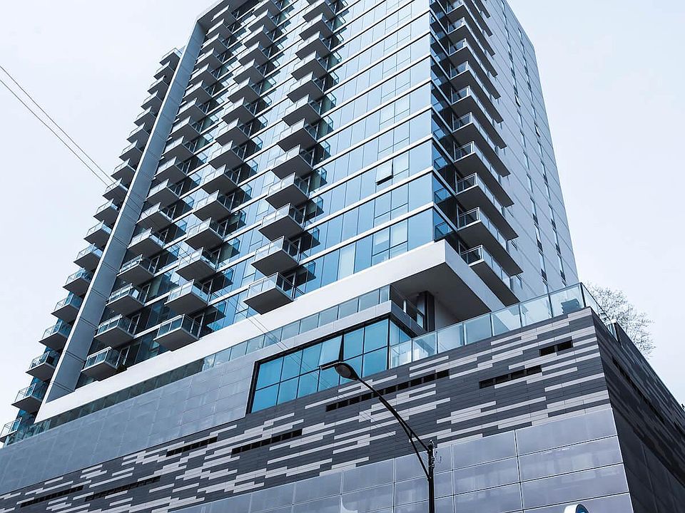 1st image of 224 W Illinois St #511