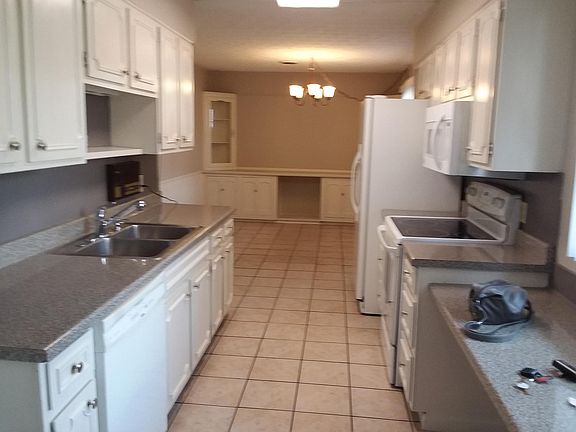 3rd image of 318 Iroquois Park Pl