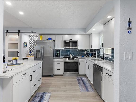4th image of 4725 Cove Cir APT 704