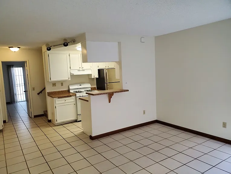 3 bed, 1100 sqft, $4,850 — Photo 2