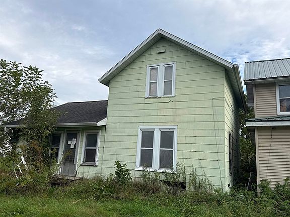 2nd image of 114 Main St