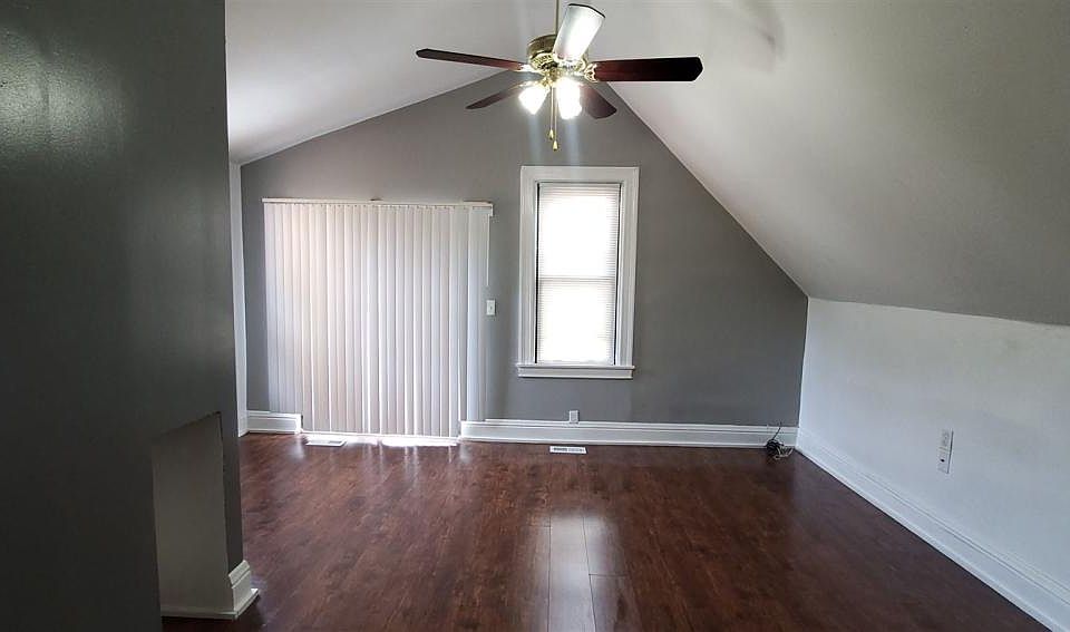 602 Wall Apt 3 Living Room