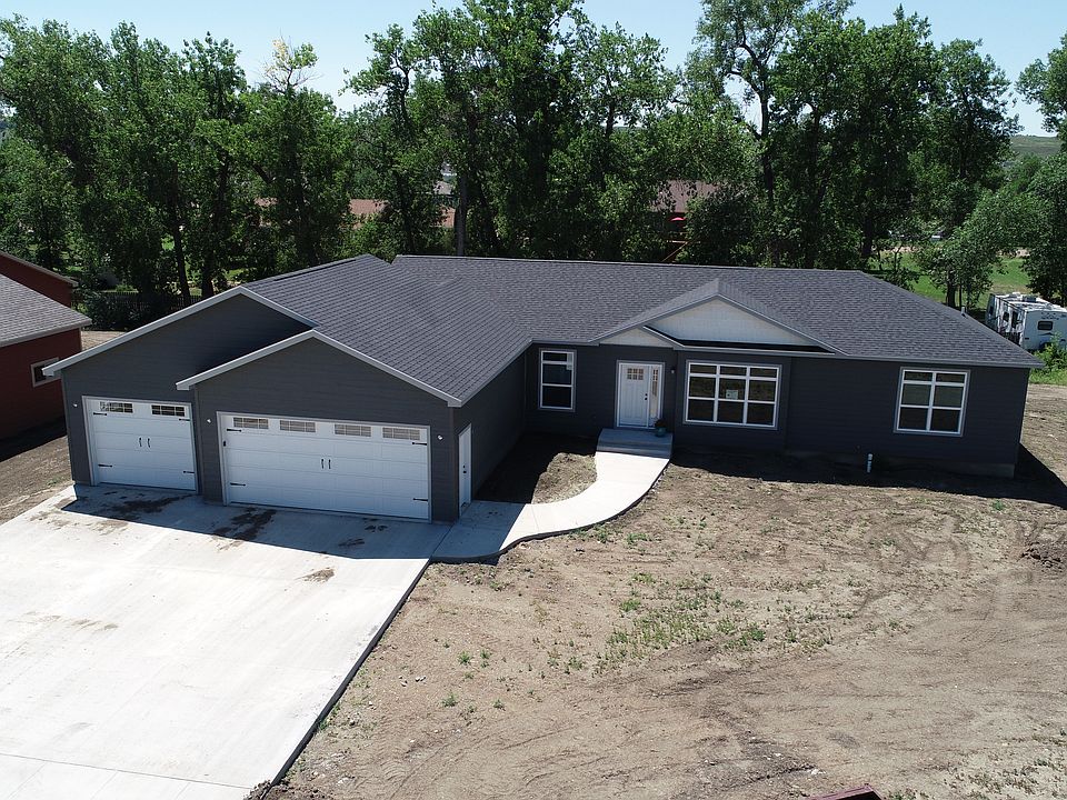 front of house and garage