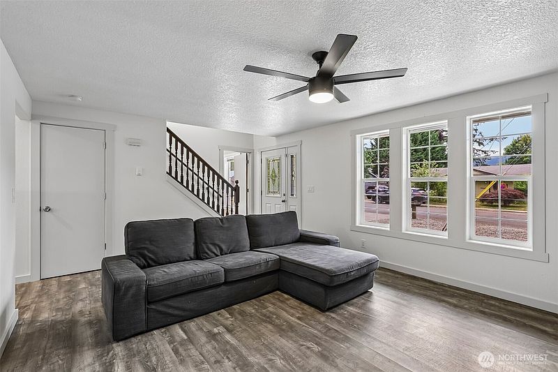 5th image of 204 W Wilson Street