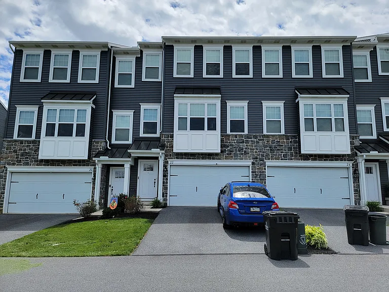 22 Glenbrook Ct — Photo 1