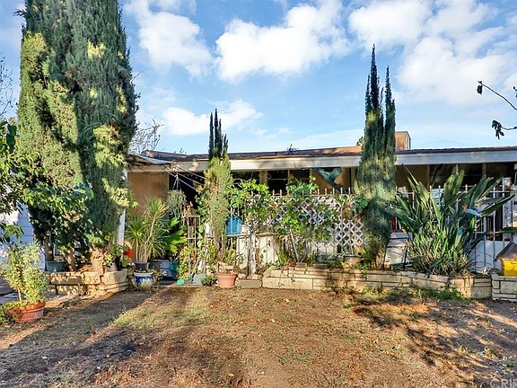 2nd image of 8442 Matilija Ave