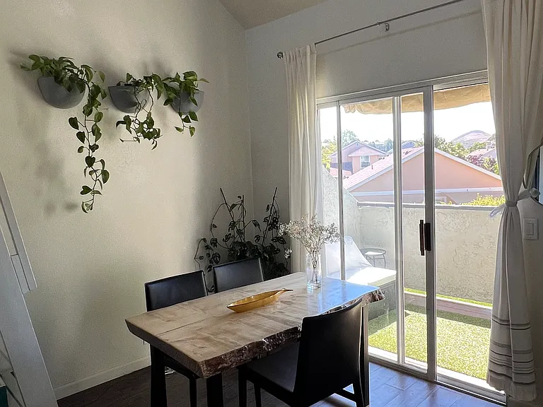 1035 Southwood Dr #J — Photo 23